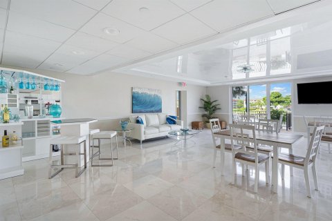 Condo in Hillsboro Beach, Florida, 2 bedrooms  № 2146253 - photo 25