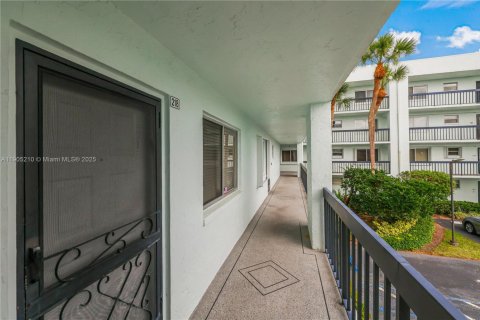 Copropriété à vendre à Lake Worth, Floride: 3 chambres, 139.82 m2 № 1956114 - photo 4