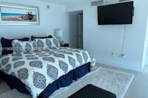 Condominio en alquiler en Miami, Florida, 2 dormitorios, 127 m2 № 2029990 - foto 15