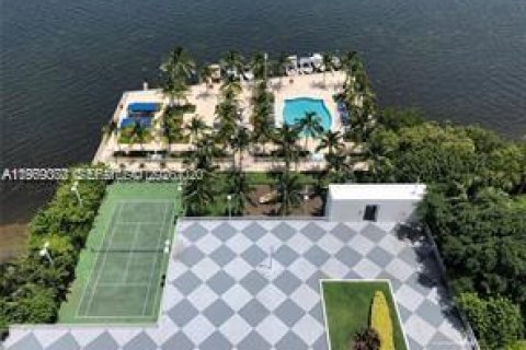 Condominio en alquiler en Miami, Florida, 2 dormitorios, 127 m2 № 2029990 - foto 4