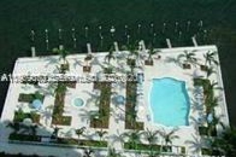 Condominio en alquiler en Miami, Florida, 2 dormitorios, 127 m2 № 2029990 - foto 3