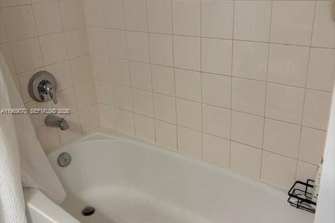 Condominio en alquiler en Miami, Florida, 2 dormitorios, 127 m2 № 2029990 - foto 22