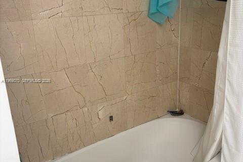 Condominio en alquiler en Miami, Florida, 2 dormitorios, 127 m2 № 2029990 - foto 16