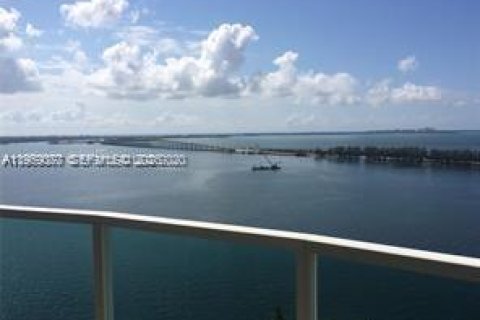 Condominio en Miami, Florida, 2 dormitorios  № 2029990