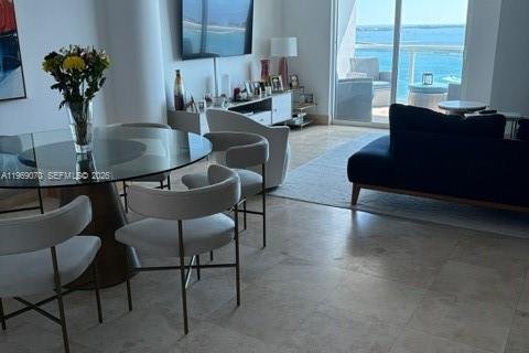 Condominio en alquiler en Miami, Florida, 2 dormitorios, 127 m2 № 2029990 - foto 12