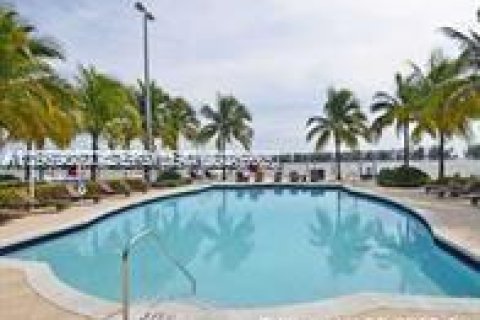 Condominio en alquiler en Miami, Florida, 2 dormitorios, 127 m2 № 2029990 - foto 5