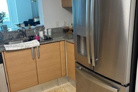 Condominio en alquiler en Miami, Florida, 2 dormitorios, 127 m2 № 2029990 - foto 10