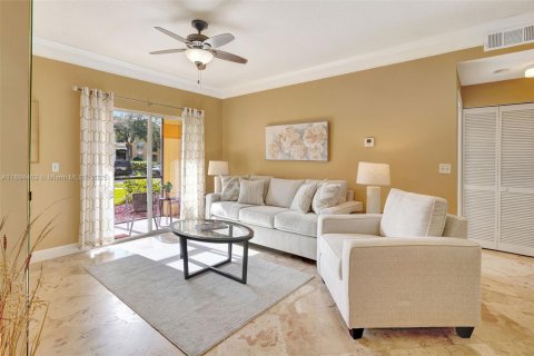 Condo in Fort Myers, Florida, 2 bedrooms  № 1949052 - photo 13