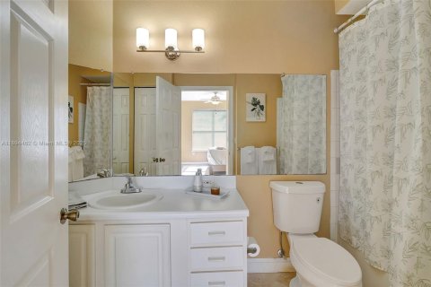 Condo in Fort Myers, Florida, 2 bedrooms  № 1949052 - photo 19
