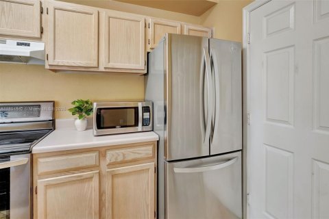 Condo in Fort Myers, Florida, 2 bedrooms  № 1949052 - photo 25