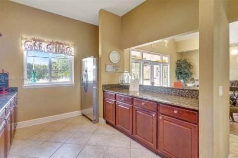 Condo in Fort Myers, Florida, 2 bedrooms  № 1949052 - photo 7