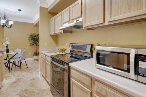 Condo in Fort Myers, Florida, 2 bedrooms  № 1949052 - photo 24