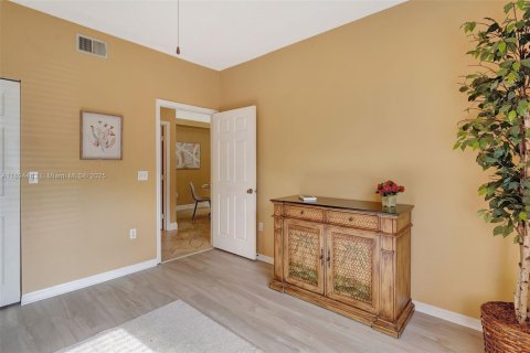 Condo in Fort Myers, Florida, 2 bedrooms  № 1949052 - photo 30