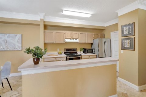 Condo in Fort Myers, Florida, 2 bedrooms  № 1949052 - photo 27
