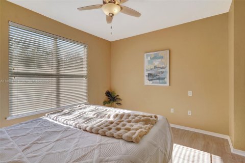 Condo in Fort Myers, Florida, 2 bedrooms  № 1949052 - photo 16