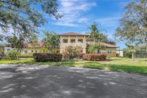 Condo in Fort Myers, Florida, 2 bedrooms  № 1949052 - photo 2