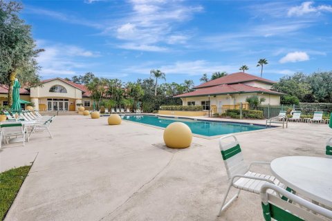 Condo in Fort Myers, Florida, 2 bedrooms  № 1949052 - photo 4