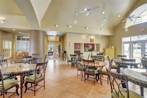 Condo in Fort Myers, Florida, 2 bedrooms  № 1949052 - photo 5