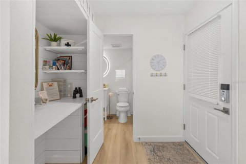 Condo in Sarasota, Florida, 1 bedroom № 2101837 - photo 18