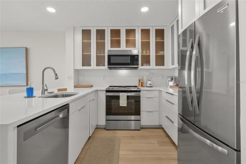 Condo in Sarasota, Florida, 1 bedroom № 2101837 - photo 4