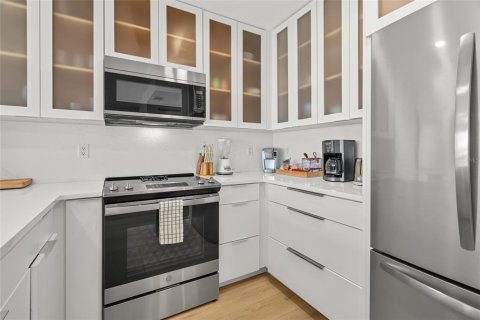 Condo in Sarasota, Florida, 1 bedroom № 2101837 - photo 8