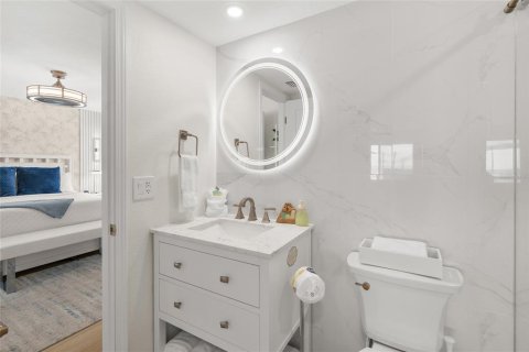 Condo in Sarasota, Florida, 1 bedroom № 2101837 - photo 25