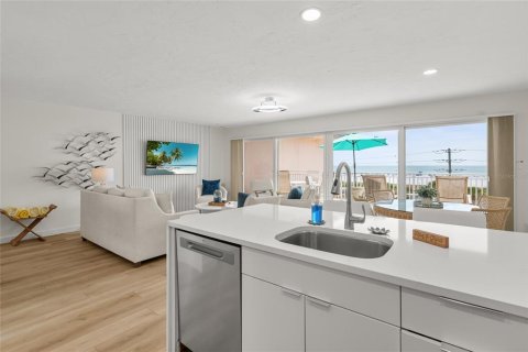 Condo in Sarasota, Florida, 1 bedroom № 2101837 - photo 9