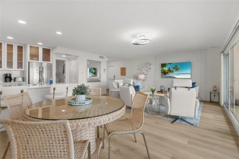 Condo in Sarasota, Florida, 1 bedroom № 2101837 - photo 14