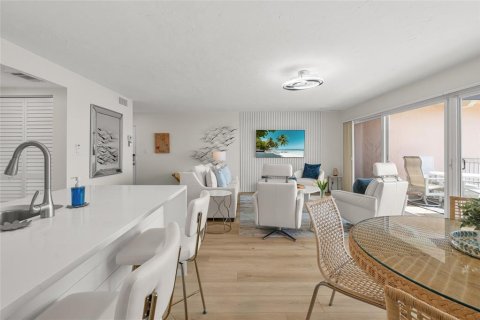Condo in Sarasota, Florida, 1 bedroom № 2101837 - photo 16