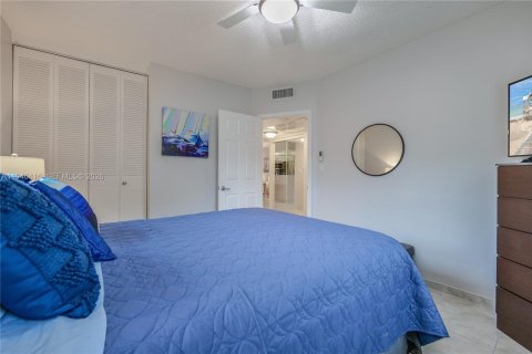 Купить кондоминиум в Лодердейл-Лейкс, Флорида 2 спальни, 87.7м2, № 2002760 - фото 17