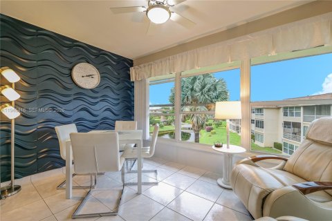 Кондоминиум с 2 спальнями в Лодердейл-Лейкс, Флорида № 2002760