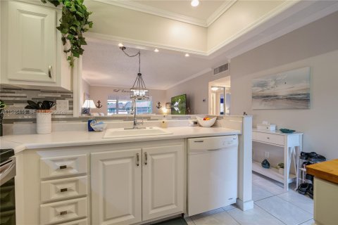 Купить кондоминиум в Лодердейл-Лейкс, Флорида 2 спальни, 87.7м2, № 2002760 - фото 12