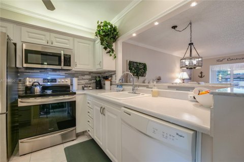 Купить кондоминиум в Лодердейл-Лейкс, Флорида 2 спальни, 87.7м2, № 2002760 - фото 9