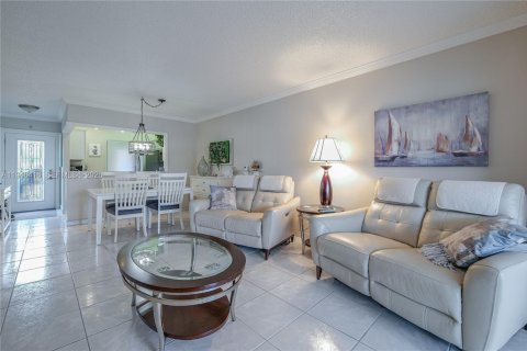 Купить кондоминиум в Лодердейл-Лейкс, Флорида 2 спальни, 87.7м2, № 2002760 - фото 4