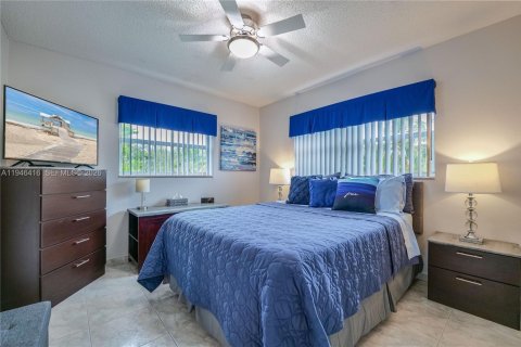 Купить кондоминиум в Лодердейл-Лейкс, Флорида 2 спальни, 87.7м2, № 2002760 - фото 16