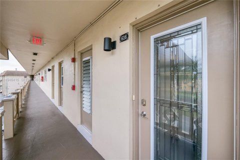 Купить кондоминиум в Лодердейл-Лейкс, Флорида 2 спальни, 87.7м2, № 2002760 - фото 23