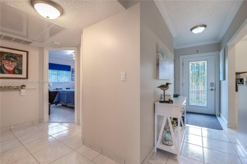 Купить кондоминиум в Лодердейл-Лейкс, Флорида 2 спальни, 87.7м2, № 2002760 - фото 13