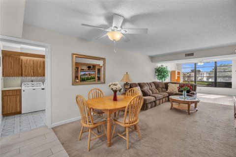 Copropriété à vendre à Davie, Floride: 2 chambres, 128.67 m2 № 2400764 - photo 8