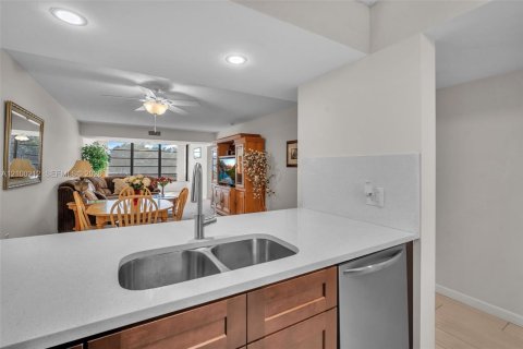 Copropriété à vendre à Davie, Floride: 2 chambres, 128.67 m2 № 2400764 - photo 6