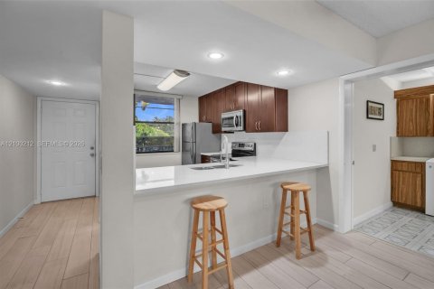 Copropriété à vendre à Davie, Floride: 2 chambres, 128.67 m2 № 2400764 - photo 7