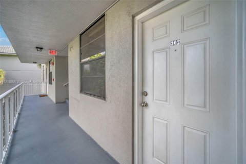 Copropriété à vendre à Davie, Floride: 2 chambres, 128.67 m2 № 2400764 - photo 2