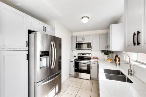 Townhouse in Miramar, Florida 3 bedrooms, 136.94 sq.m. № 1761656 - photo 22