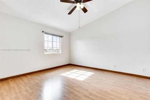 Townhouse in Miramar, Florida 3 bedrooms, 136.94 sq.m. № 1761656 - photo 25