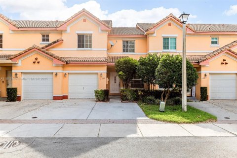 Townhouse in Miramar, Florida 3 bedrooms, 136.94 sq.m. № 1761656 - photo 1