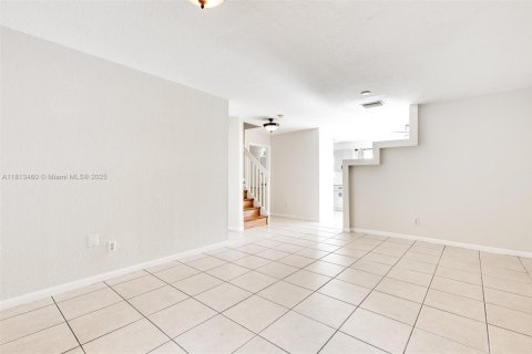 Townhouse in Miramar, Florida 3 bedrooms, 136.94 sq.m. № 1761656 - photo 17