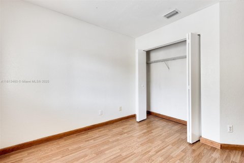Townhouse in Miramar, Florida 3 bedrooms, 136.94 sq.m. № 1761656 - photo 10