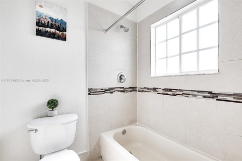 Townhouse in Miramar, Florida 3 bedrooms, 136.94 sq.m. № 1761656 - photo 2