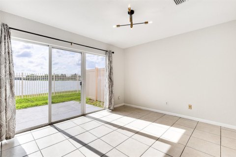 Townhouse in Miramar, Florida 3 bedrooms, 136.94 sq.m. № 1761656 - photo 18
