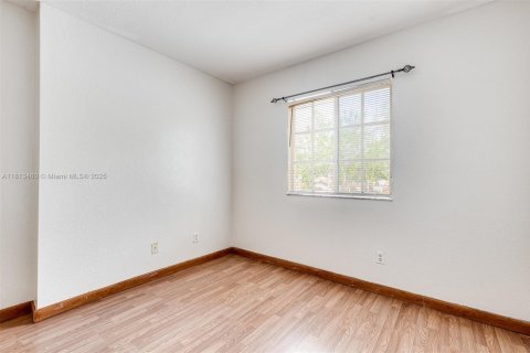 Townhouse in Miramar, Florida 3 bedrooms, 136.94 sq.m. № 1761656 - photo 12