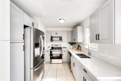 Townhouse in Miramar, Florida 3 bedrooms, 136.94 sq.m. № 1761656 - photo 20